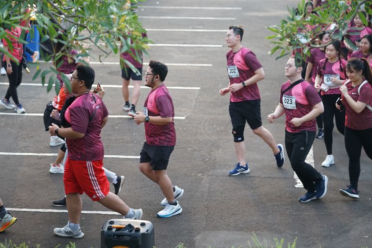 Race photo from Assurance Fun Run 2024