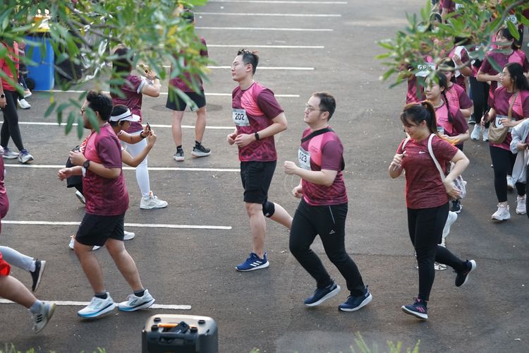 Race photo from Assurance Fun Run 2024