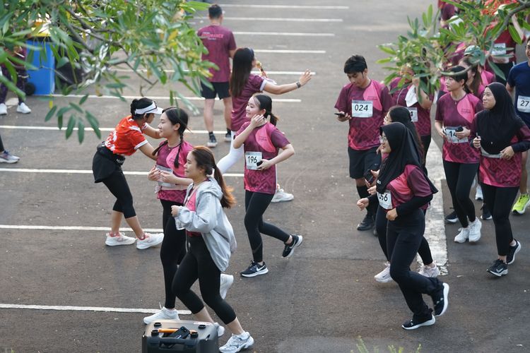 Race photo from Assurance Fun Run 2024