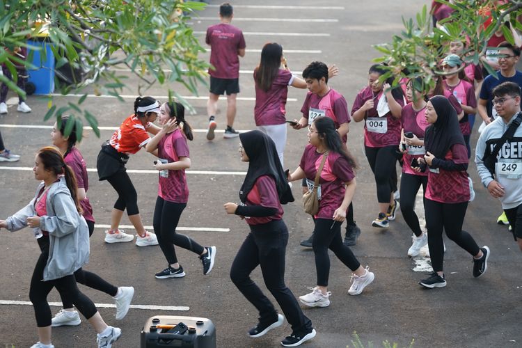 Race photo from Assurance Fun Run 2024