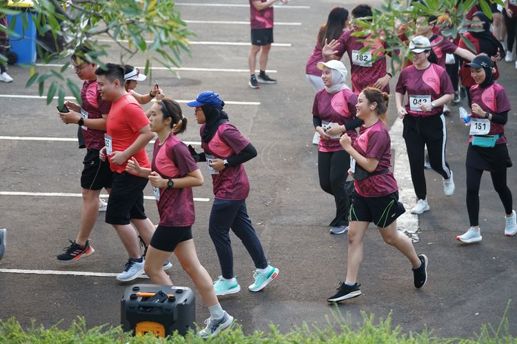Race photo from Assurance Fun Run 2024