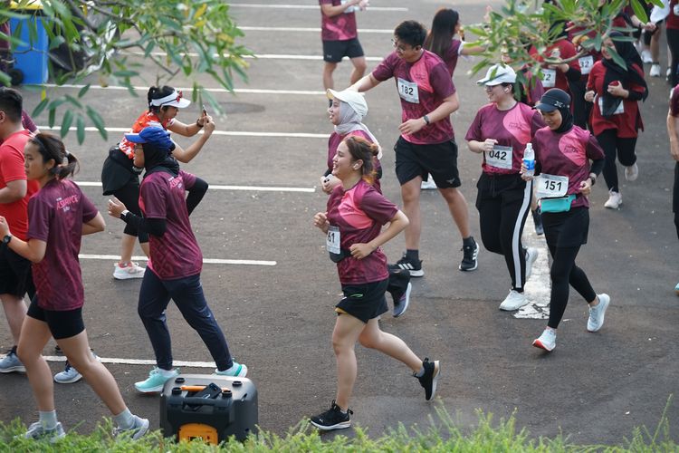 Race photo from Assurance Fun Run 2024