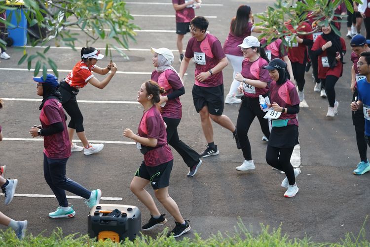 Race photo from Assurance Fun Run 2024