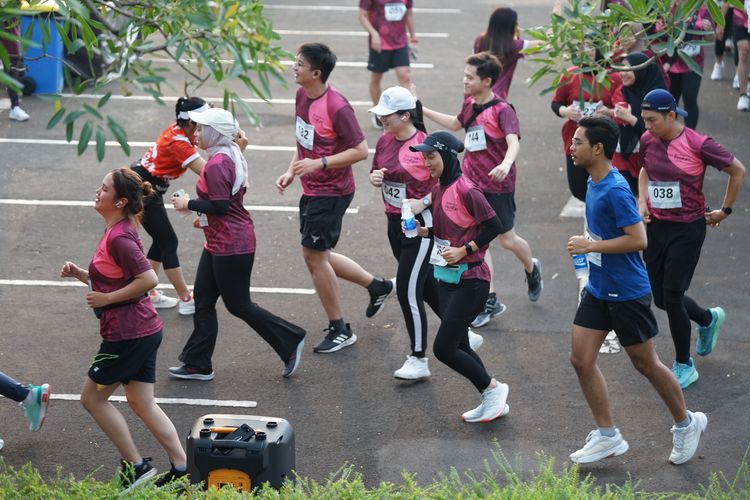Race photo from Assurance Fun Run 2024