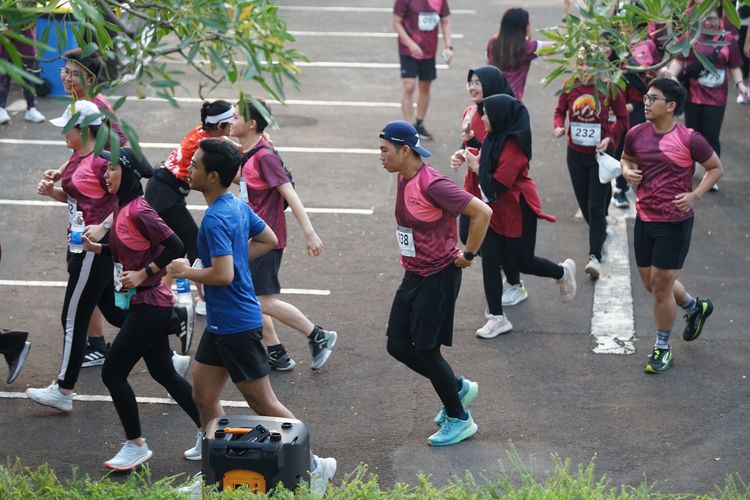 Race photo from Assurance Fun Run 2024