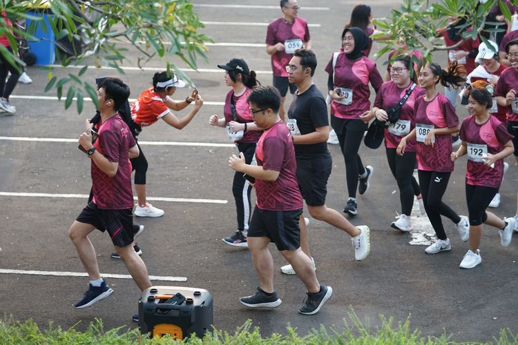 Race photo from Assurance Fun Run 2024