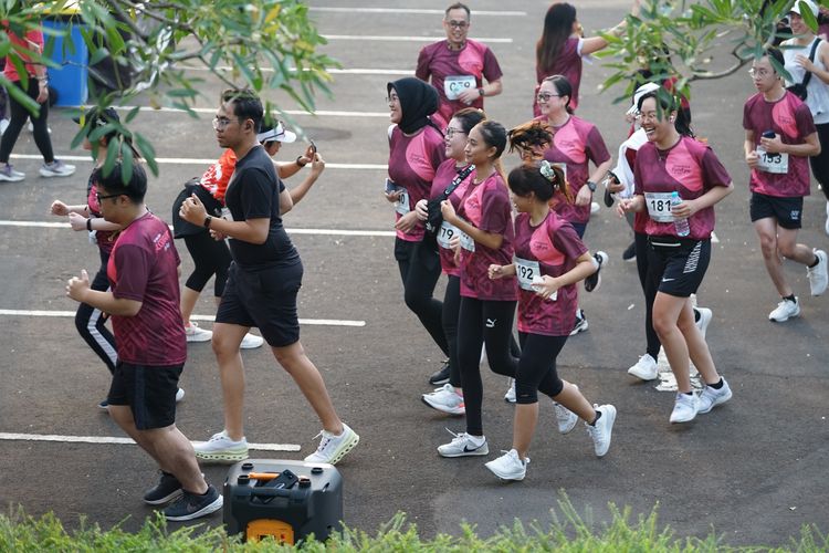 Race photo from Assurance Fun Run 2024