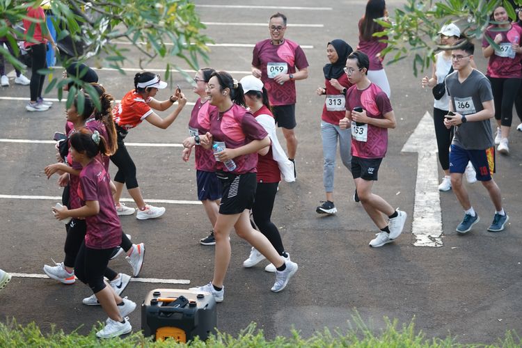 Race photo from Assurance Fun Run 2024
