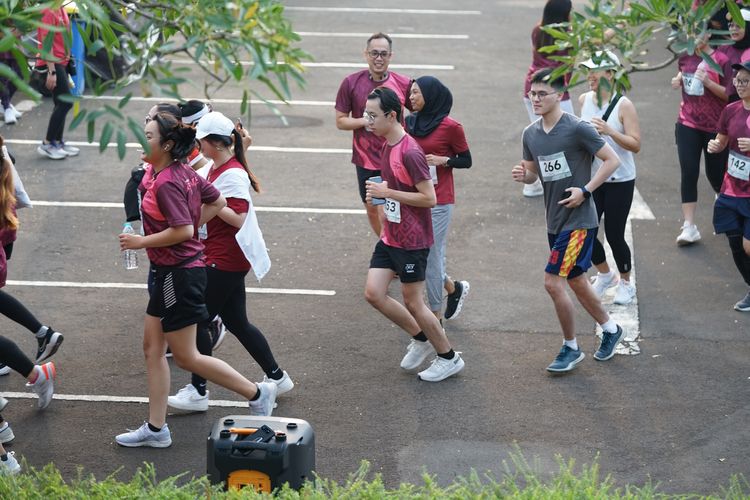 Race photo from Assurance Fun Run 2024