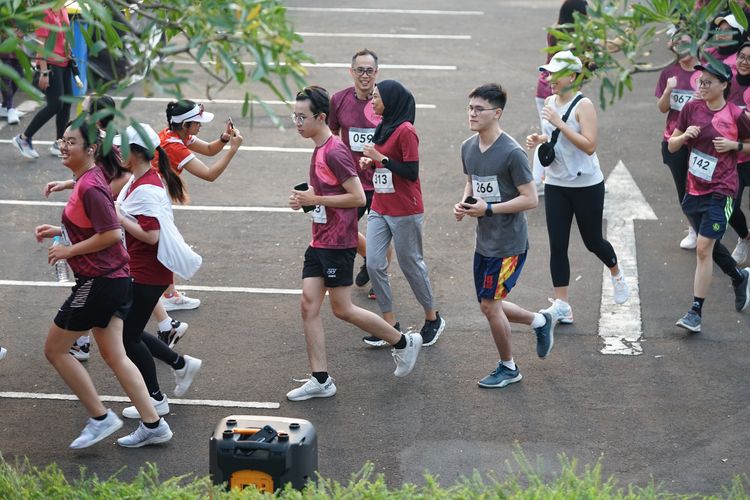 Race photo from Assurance Fun Run 2024