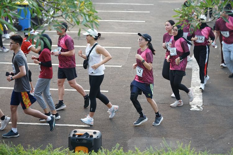 Race photo from Assurance Fun Run 2024