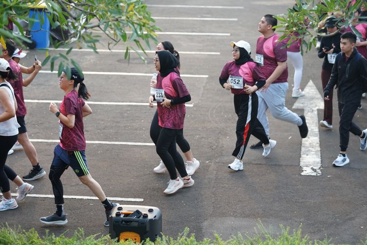 Race photo from Assurance Fun Run 2024