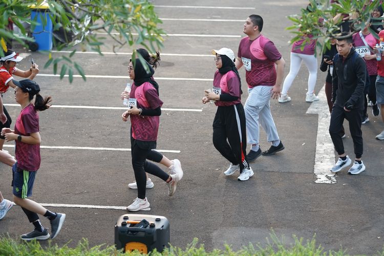 Race photo from Assurance Fun Run 2024