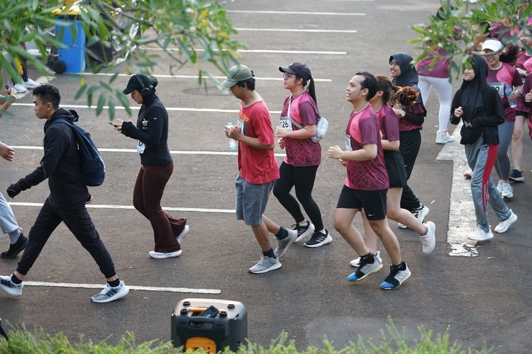 Race photo from Assurance Fun Run 2024
