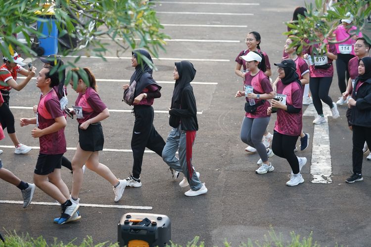 Race photo from Assurance Fun Run 2024