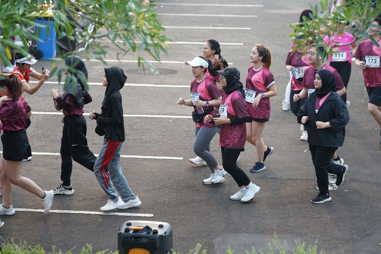 Race photo from Assurance Fun Run 2024