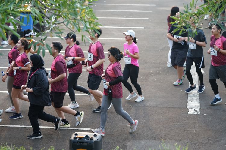 Race photo from Assurance Fun Run 2024