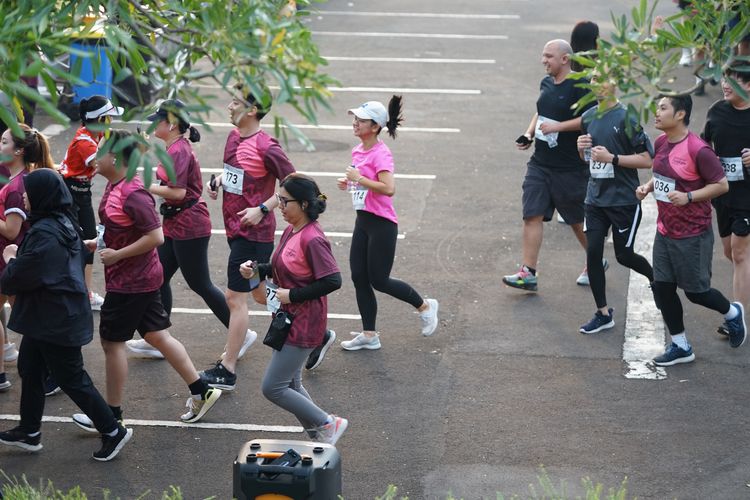 Race photo from Assurance Fun Run 2024
