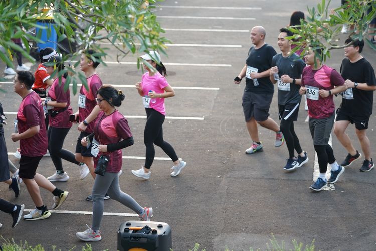 Race photo from Assurance Fun Run 2024