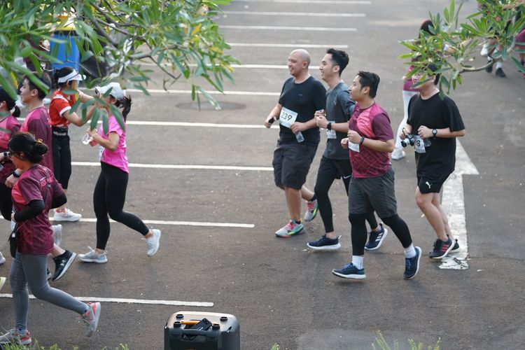 Race photo from Assurance Fun Run 2024