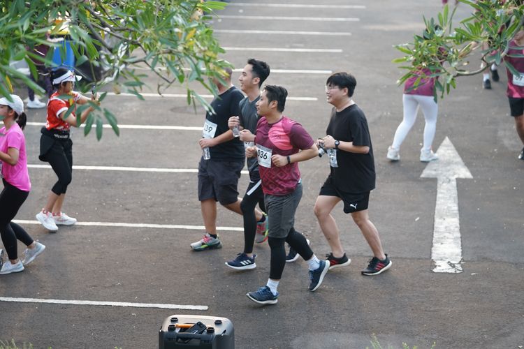 Race photo from Assurance Fun Run 2024