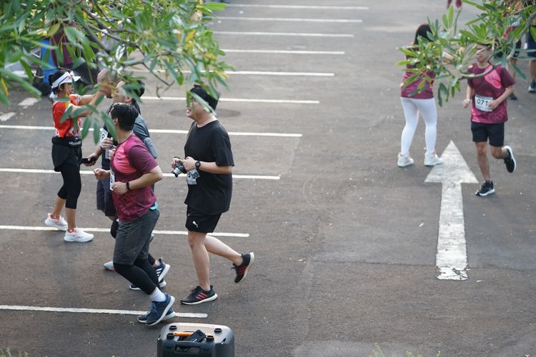 Race photo from Assurance Fun Run 2024