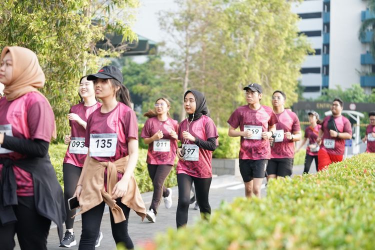 Race photo from Assurance Fun Run 2024