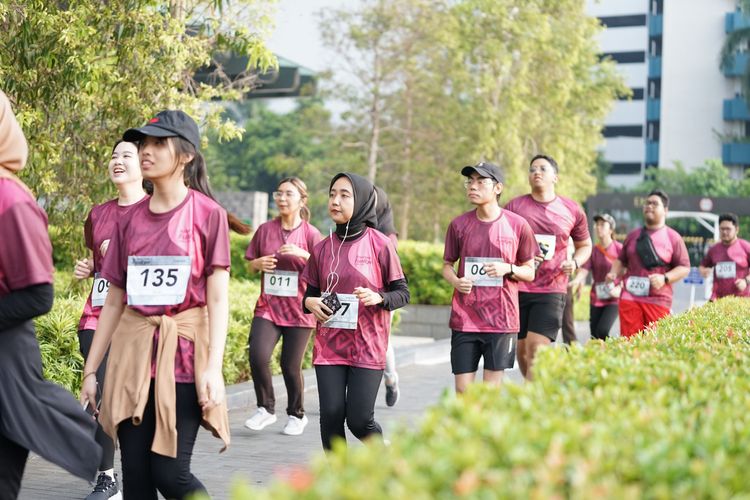 Race photo from Assurance Fun Run 2024