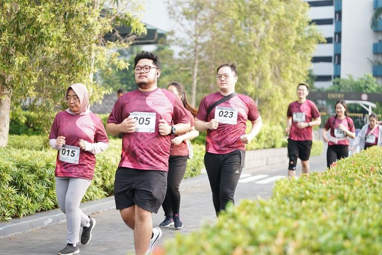 Race photo from Assurance Fun Run 2024