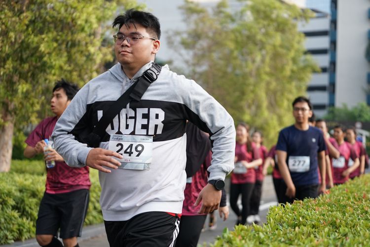 Race photo from Assurance Fun Run 2024
