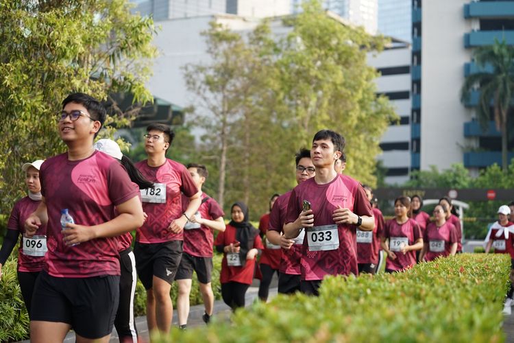 Race photo from Assurance Fun Run 2024