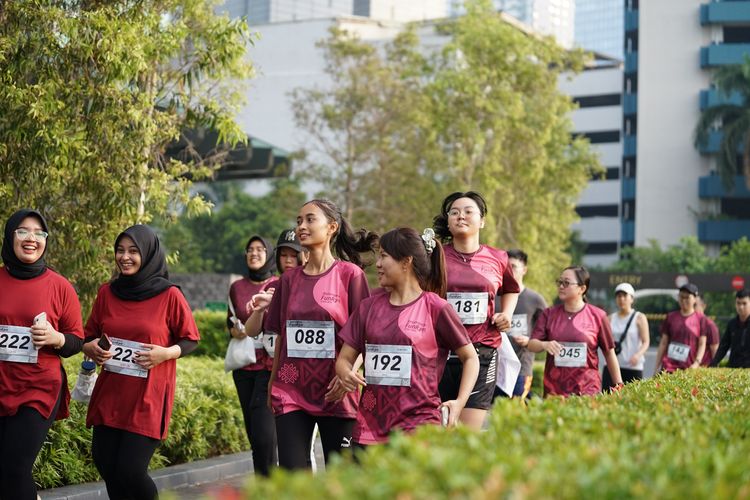 Race photo from Assurance Fun Run 2024