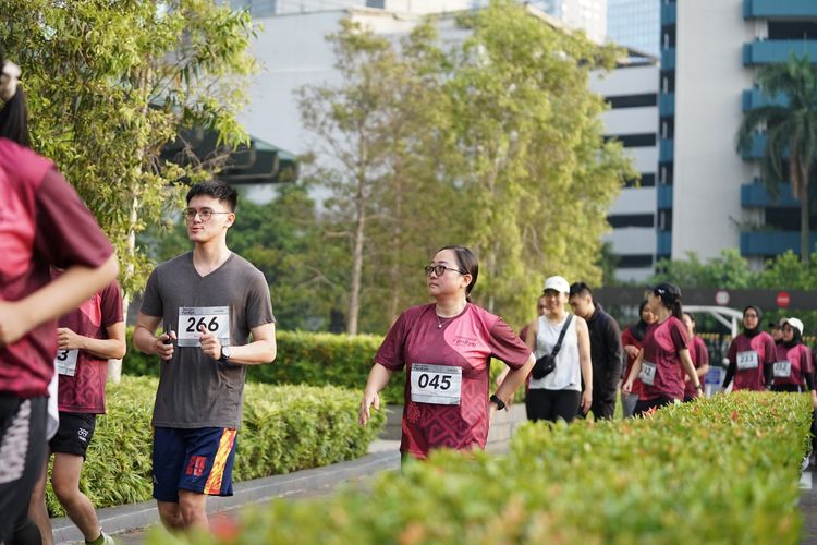 Race photo from Assurance Fun Run 2024
