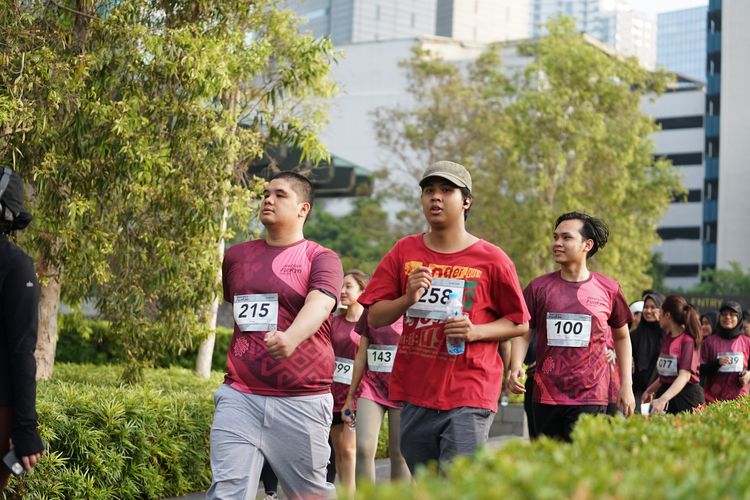 Race photo from Assurance Fun Run 2024