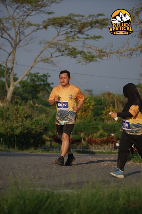 Race photo from Kelud Vertical Challenge 2024