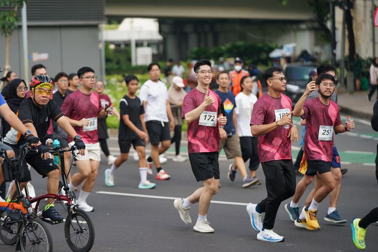 Race photo from Assurance Fun Run 2024