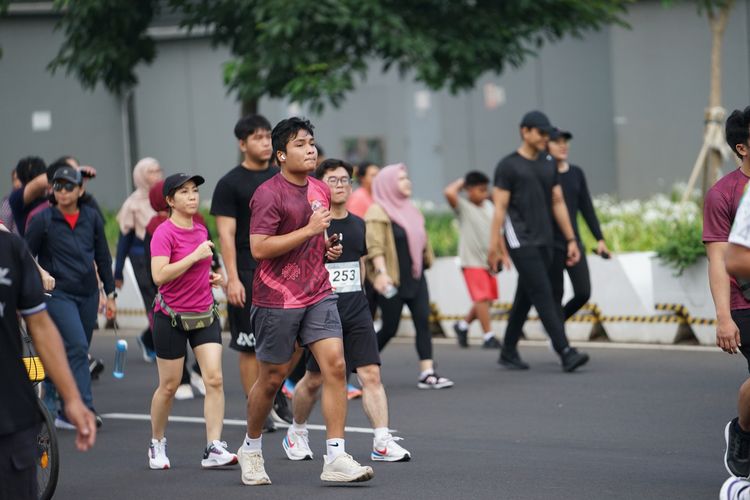 Race photo from Assurance Fun Run 2024