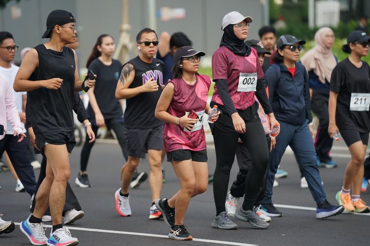 Race photo from Assurance Fun Run 2024