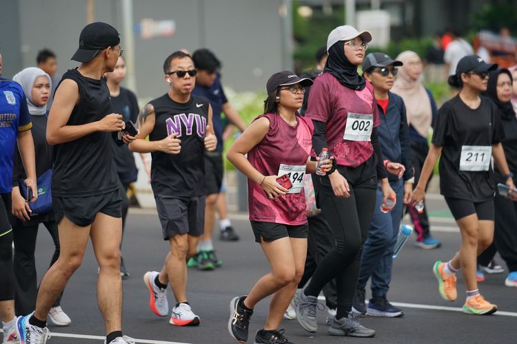 Race photo from Assurance Fun Run 2024