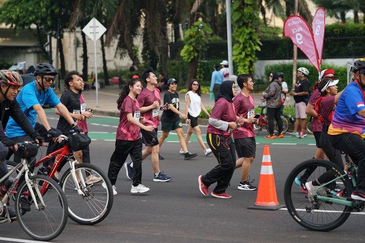 Race photo from Assurance Fun Run 2024