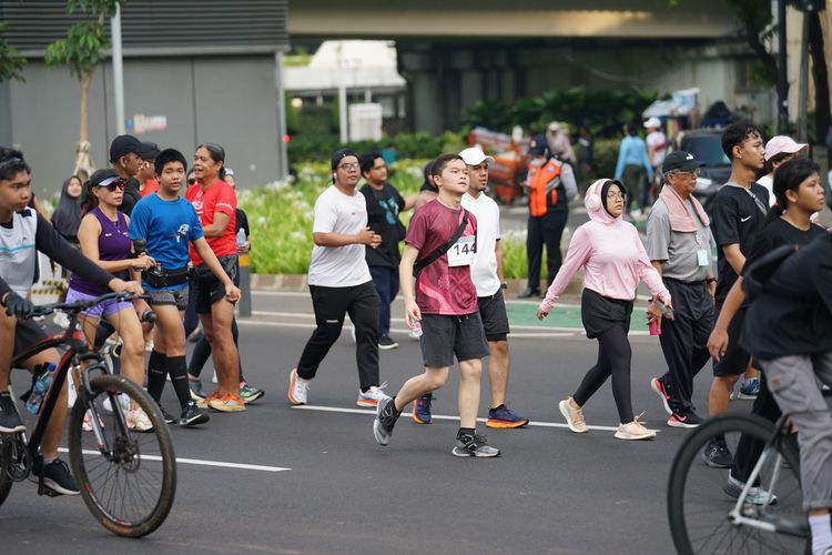 Race photo from Assurance Fun Run 2024