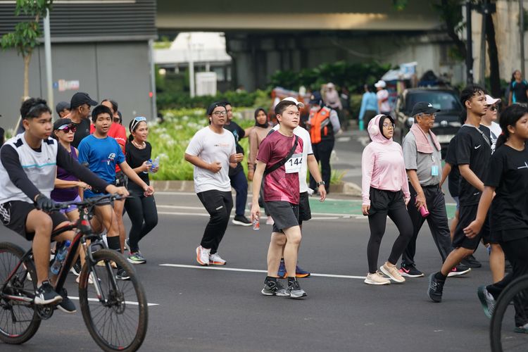 Race photo from Assurance Fun Run 2024