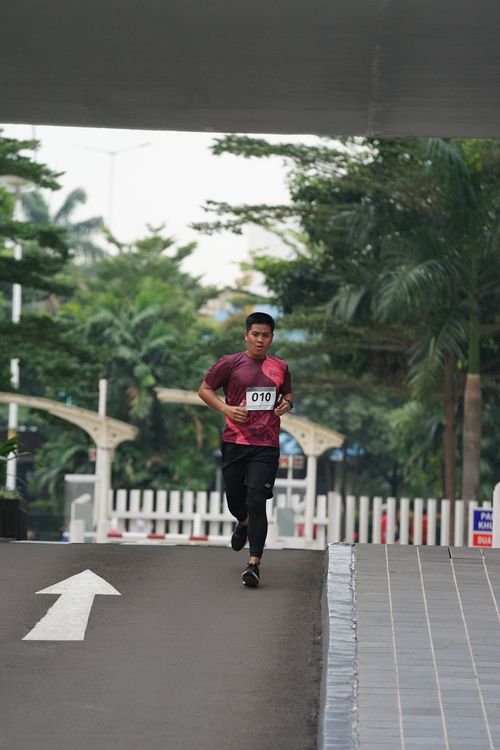 Race photo from Assurance Fun Run 2024