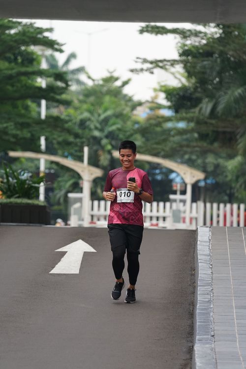 Race photo from Assurance Fun Run 2024