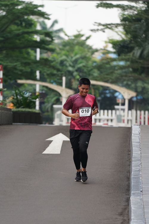 Race photo from Assurance Fun Run 2024