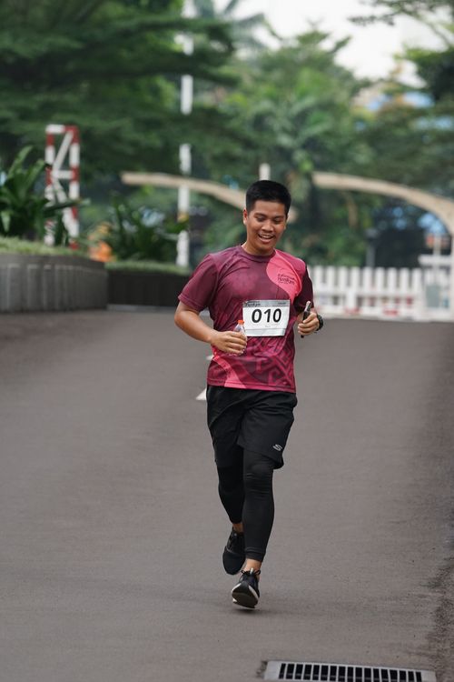 Race photo from Assurance Fun Run 2024