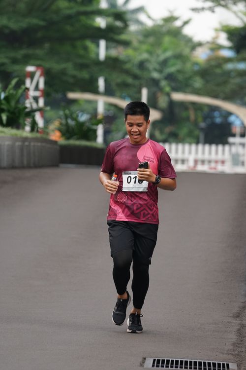 Race photo from Assurance Fun Run 2024