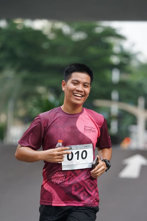 Race photo from Assurance Fun Run 2024