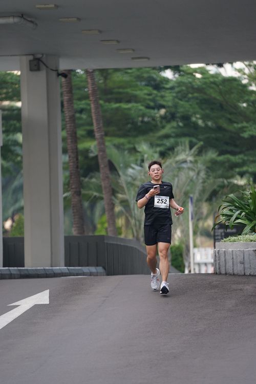 Race photo from Assurance Fun Run 2024