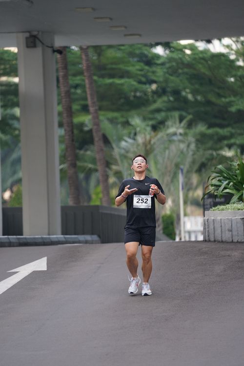 Race photo from Assurance Fun Run 2024